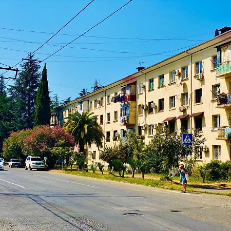 Квартира 1-Комнатная - До Моря 2 Мин - В Центре Suhumi Exterior foto