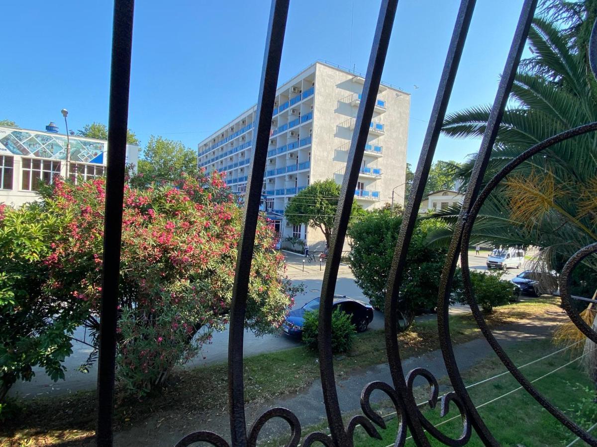 Квартира 1-Комнатная - До Моря 2 Мин - В Центре Suhumi Exterior foto