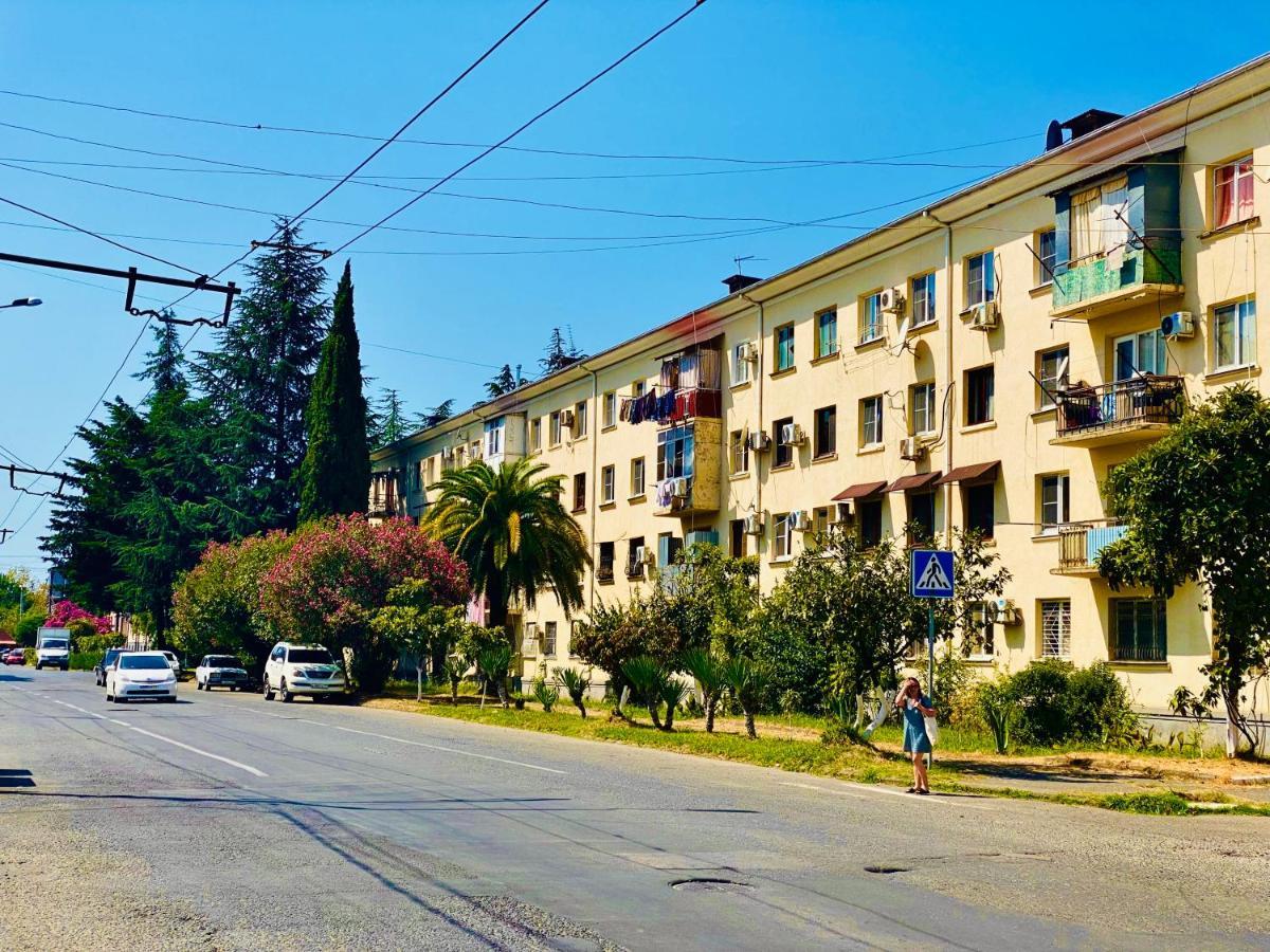 Квартира 1-Комнатная - До Моря 2 Мин - В Центре Suhumi Exterior foto