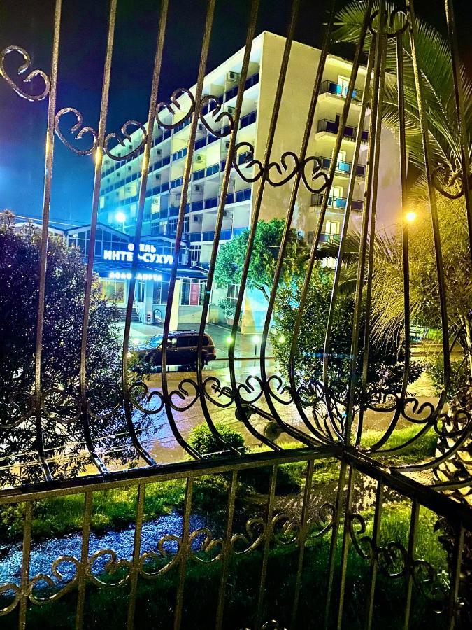 Квартира 1-Комнатная - До Моря 2 Мин - В Центре Suhumi Exterior foto
